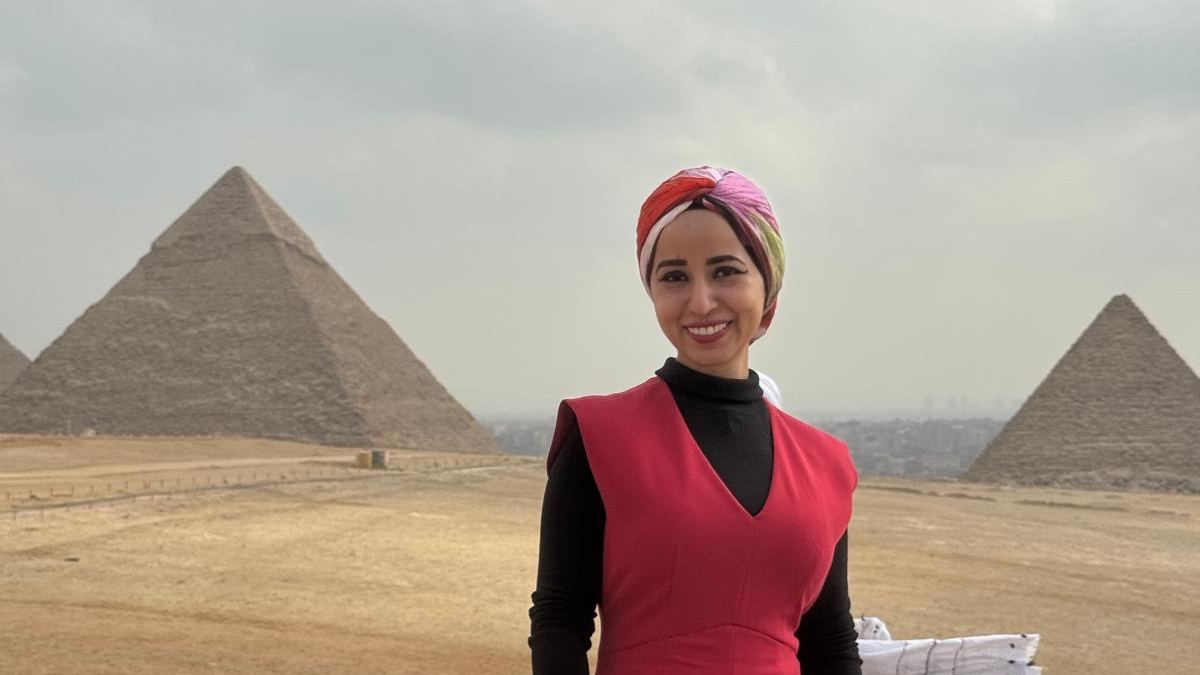 On location at the Giza pyramids during filming of the ARTE/NDR documentary Die Pharaoninnen