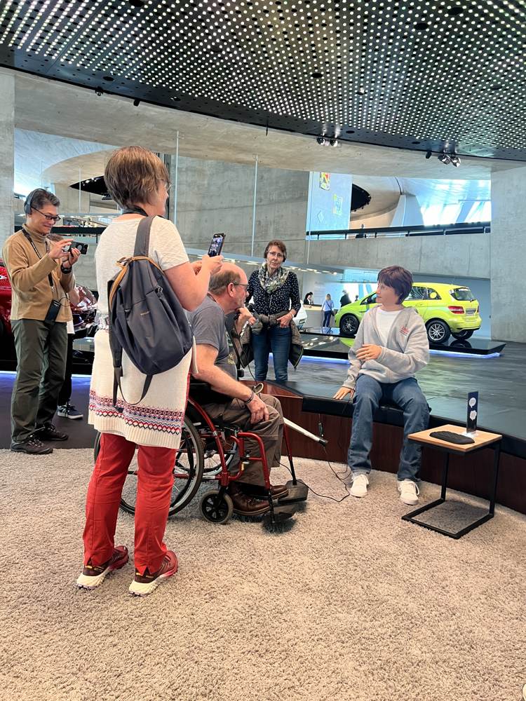 Public encounter — Visitors meeting the android — trust and acceptance in the wild